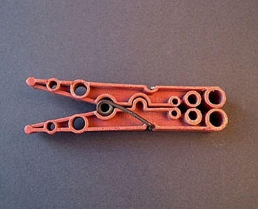 odd clothes clip